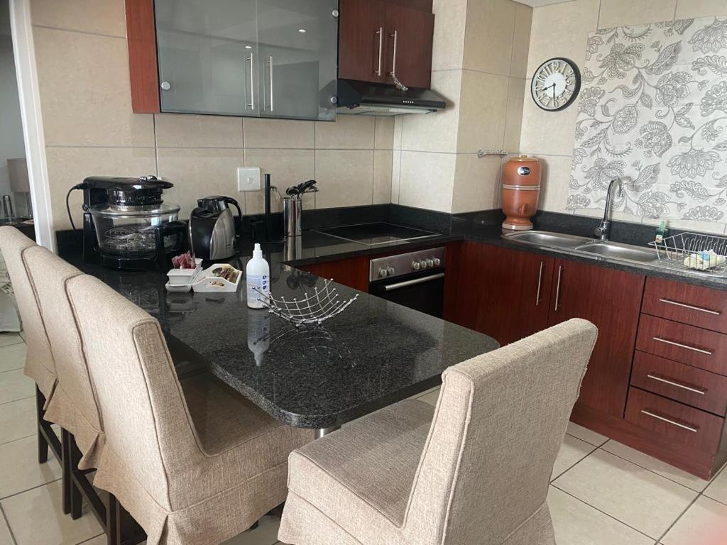 Seafront Apartment In Mossel Bay Exteriör bild